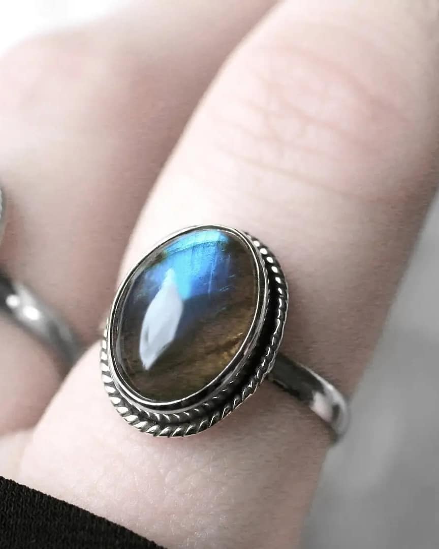 gaia-labradorite-silver-ring-mood-hellaholics gaia-labradorite-silver-ring-mood-hellaholics