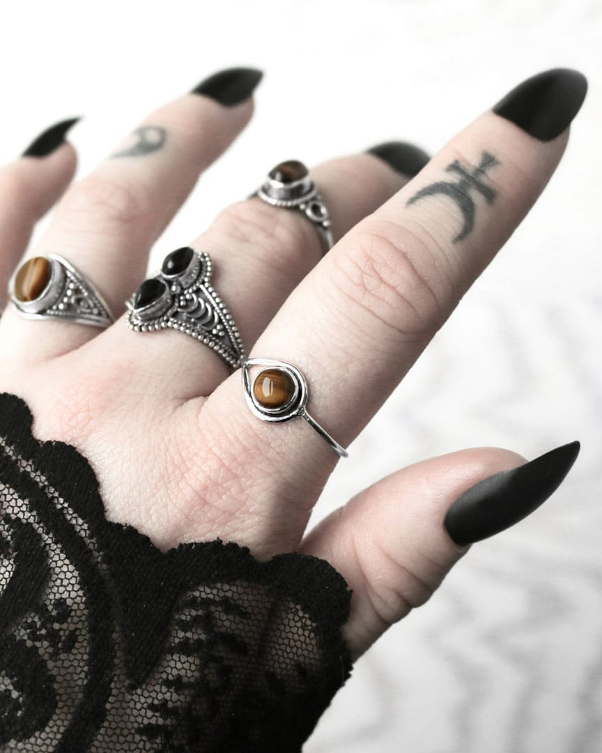 huntress-tiger-eye-silver-ring-onyx-silver-ring-hellaholics huntress-tiger-eye-silver-ring-onyx-silver-ring-hellaholics