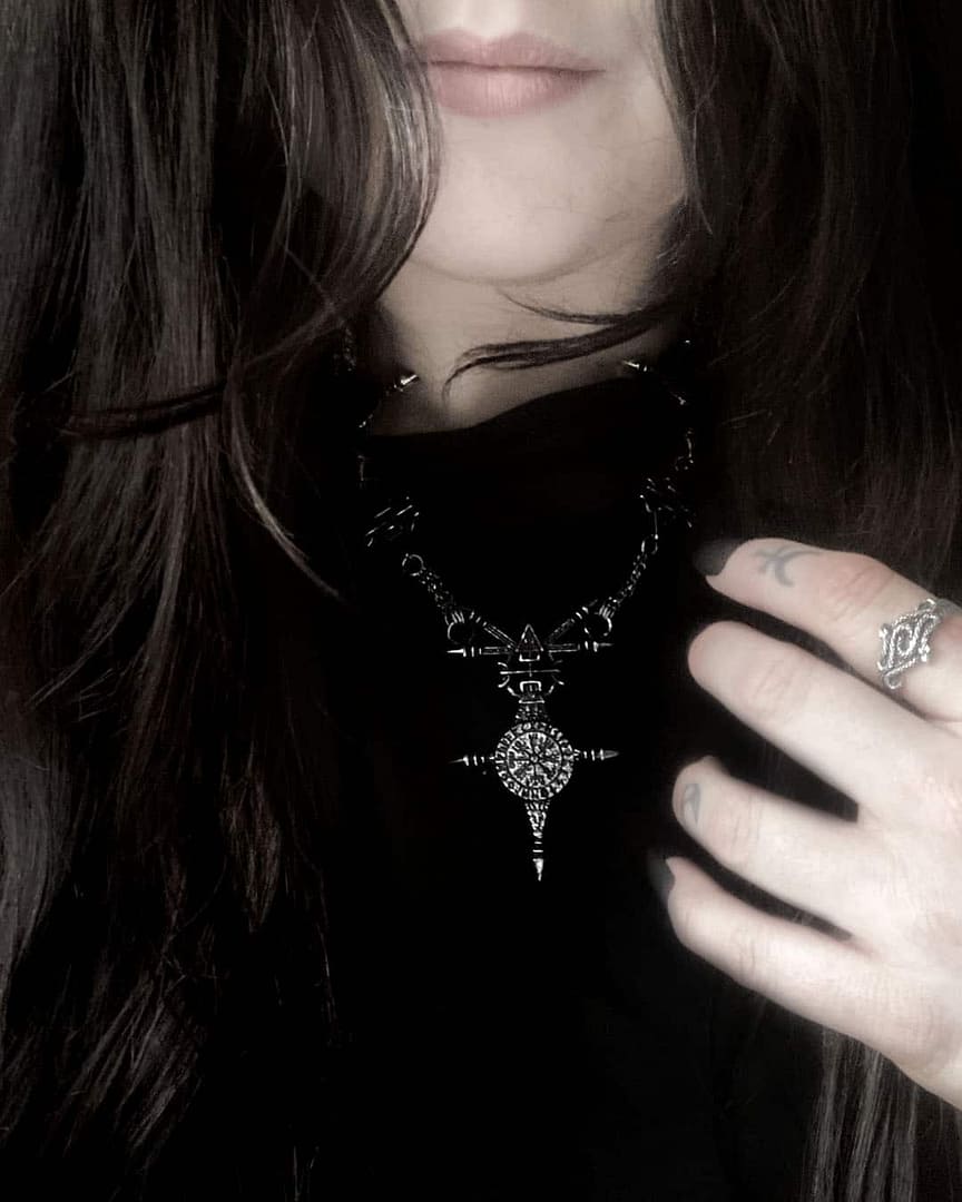 vegvisir-restyle-necklace-duo-serpent-snake-silver-ring-hellaholics vegvisir-restyle-necklace-duo-serpent-snake-silver-ring-hellaholics