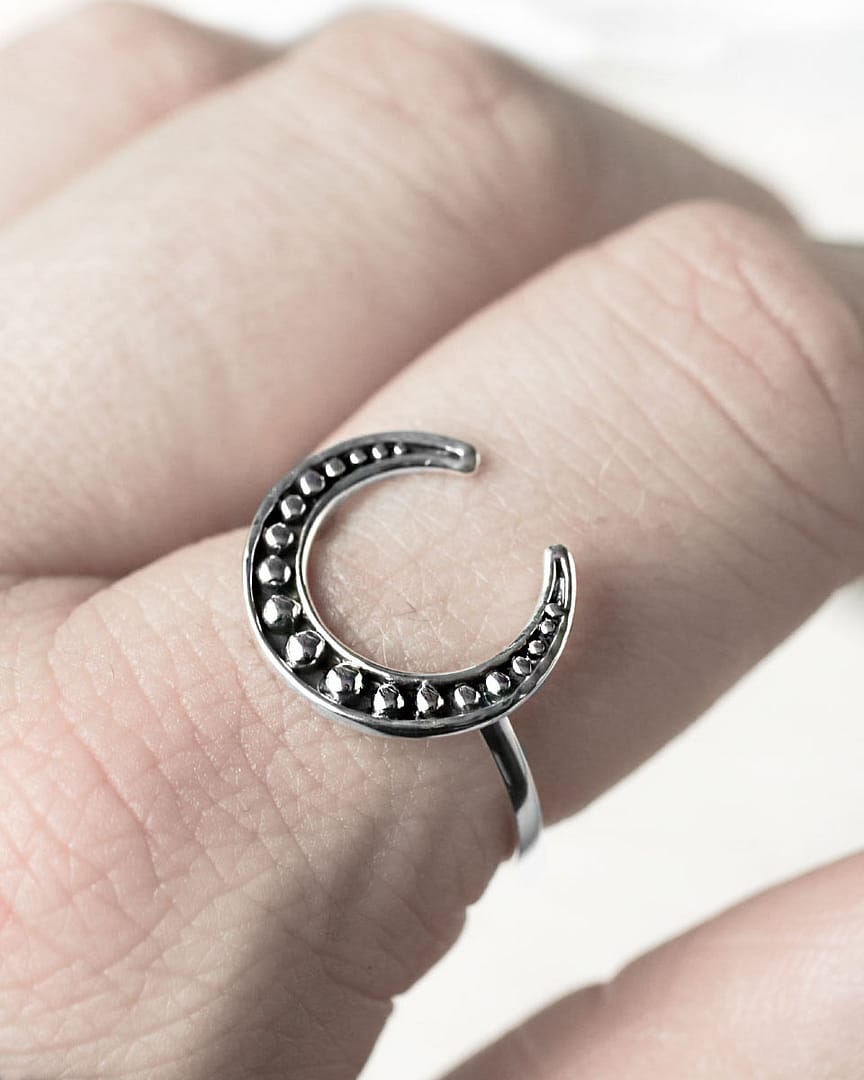 lula-hunting-moon-silver-ring-close-up-on-finger-hellaholics lula-hunting-moon-silver-ring-close-up-on-finger-hellaholics