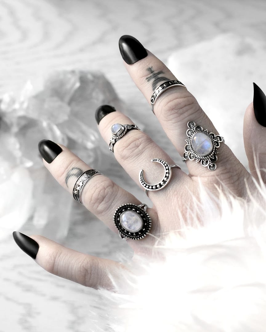 nathalia-ariana-amaya-moonstone-lula-hunting-moon-moonphases-silver-rings-hellaholics nathalia-ariana-amaya-moonstone-lula-hunting-moon-moonphases-silver-rings-hellaholics