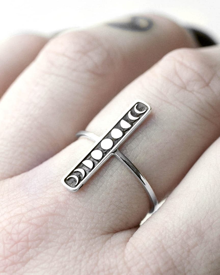 moon-phases-bar-sterling-silver-ring-close-up-hellaholics moon-phases-bar-sterling-silver-ring-close-up-hellaholics