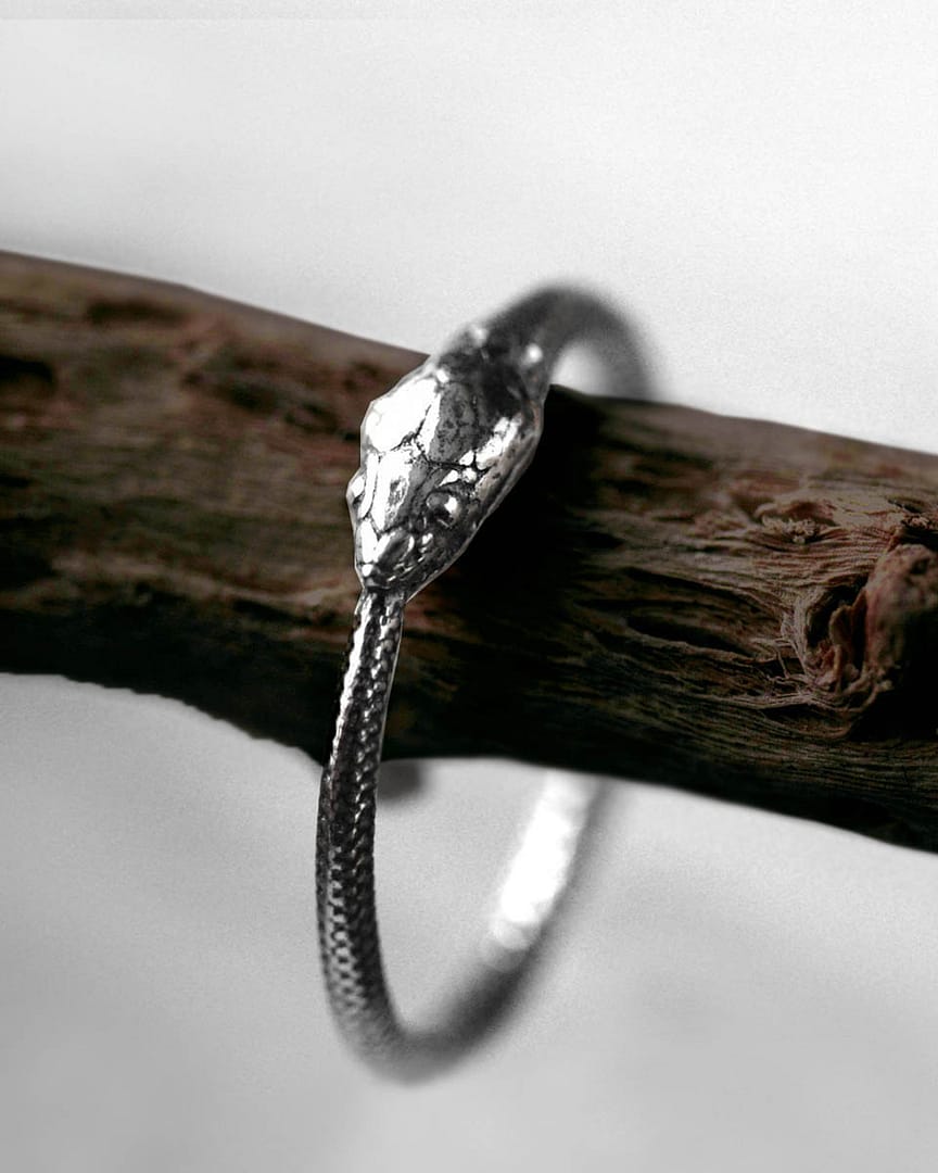 silver-ouroboros-ring-snake-perspective-mood-dark-hellaholics silver-ouroboros-ring-snake-perspective-mood-dark-hellaholics