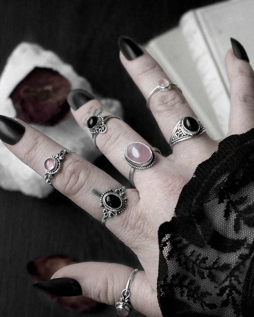 aditi-amadi-aelia-onyx-amaya-theia-gaia-rose-quartz-silver-rings-hellaholics (1) aditi-amadi-aelia-onyx-amaya-theia-gaia-rose-quartz-silver-rings-hellaholics (1)