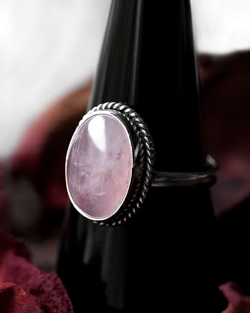 gaia-rose-quartz-silver-ring-close-up-2-hellaholics (1) (2) gaia-rose-quartz-silver-ring-close-up-2-hellaholics (1) (2)