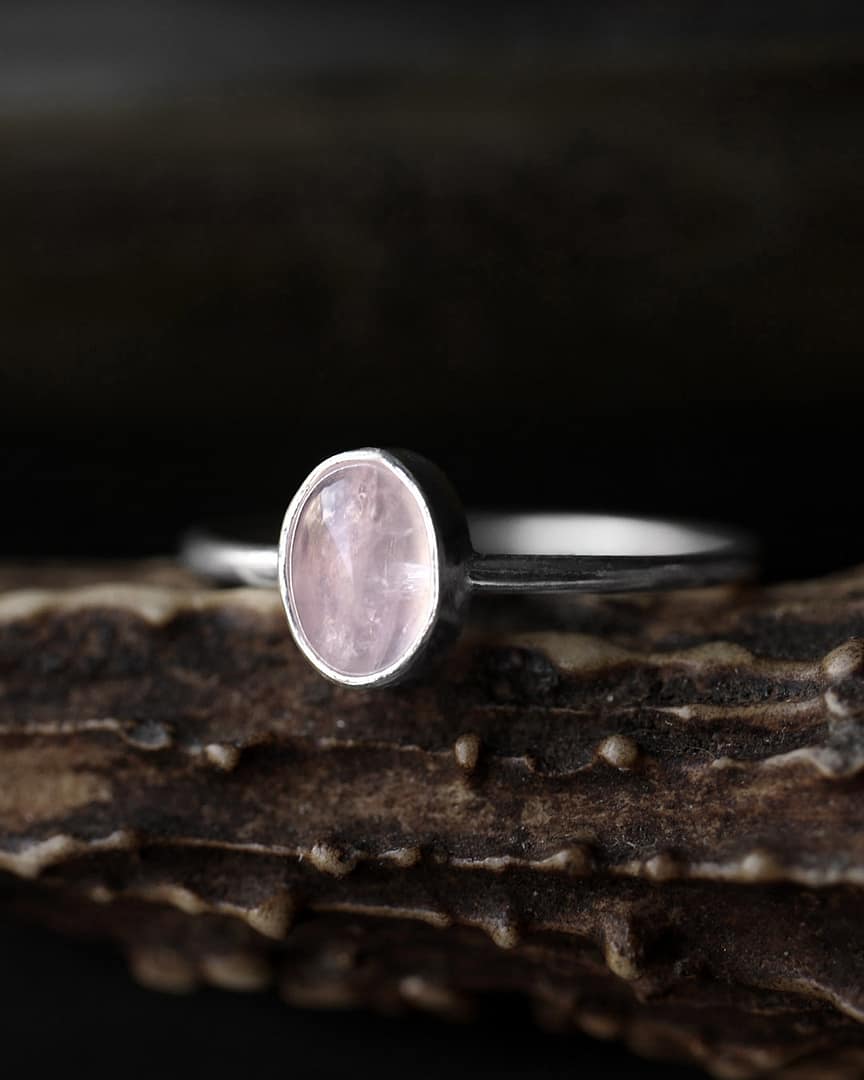theia-rose-quartz-silver-ring-mood-hellaholics theia-rose-quartz-silver-ring-mood-hellaholics