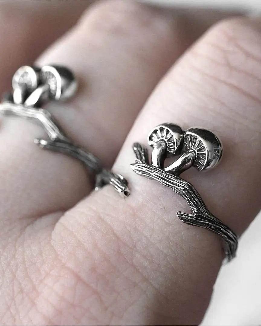 woodland-sterling-silver-mushroom-ring-finger-closeup-hellaholics woodland-sterling-silver-mushroom-ring-finger-closeup-hellaholics