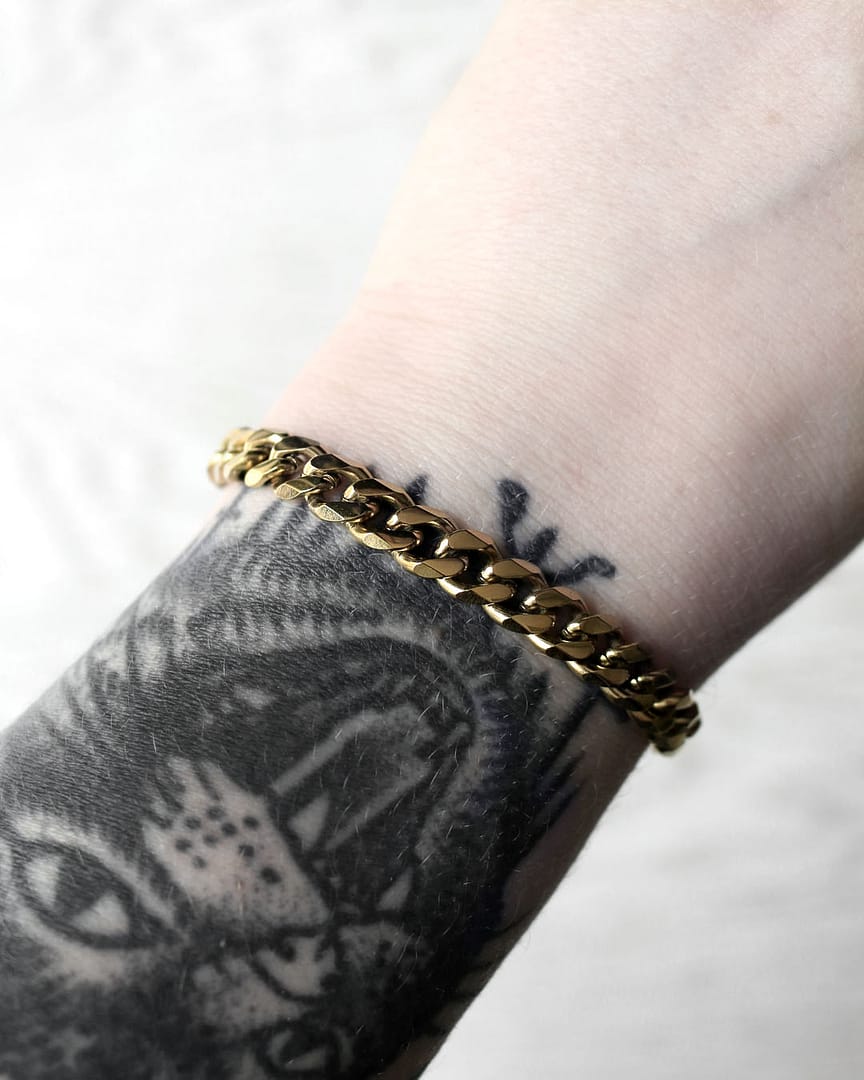 chelsa-stainless-steel-gold-bracelet-hellaholics-mood chelsa-stainless-steel-gold-bracelet-hellaholics-mood