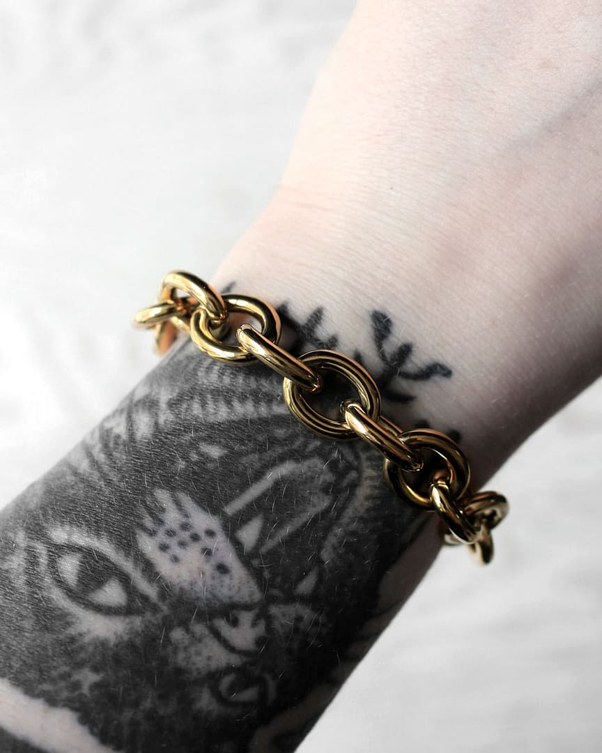 chrissie-stainless-steel-gold-bracelet-hellaholics-mood chrissie-stainless-steel-gold-bracelet-hellaholics-mood
