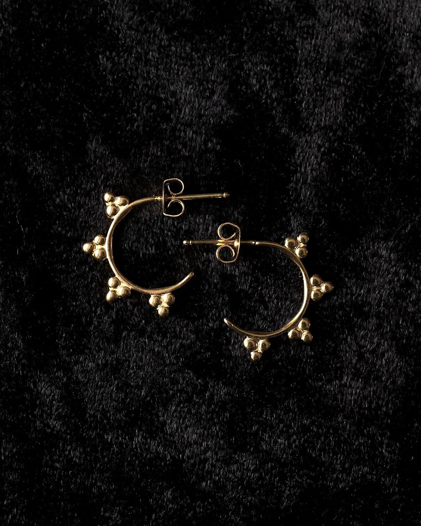 phoebe-stainless-steel-gold-half-hoop-bohemian-earrings-hellaholics-mood