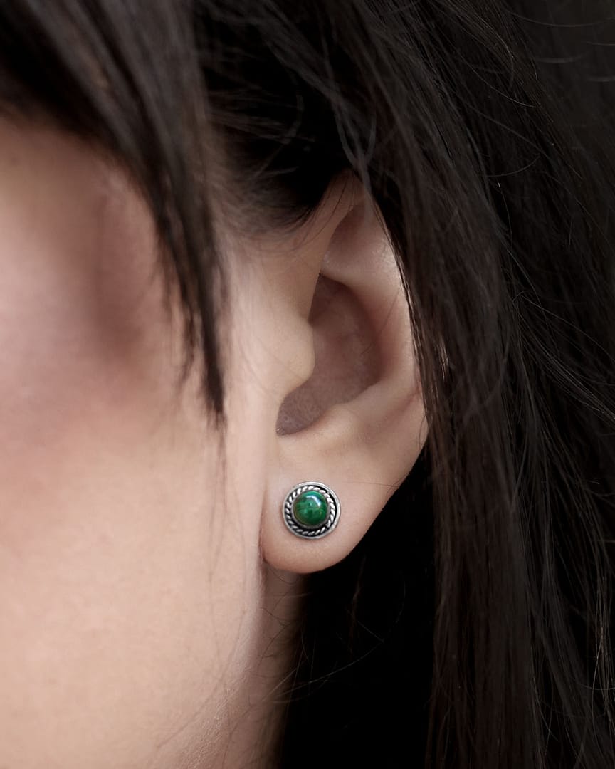 sun-and-moon-raina-malachite-feather-silver-earrings-hellaholics (2) sun-and-moon-raina-malachite-feather-silver-earrings-hellaholics (2)