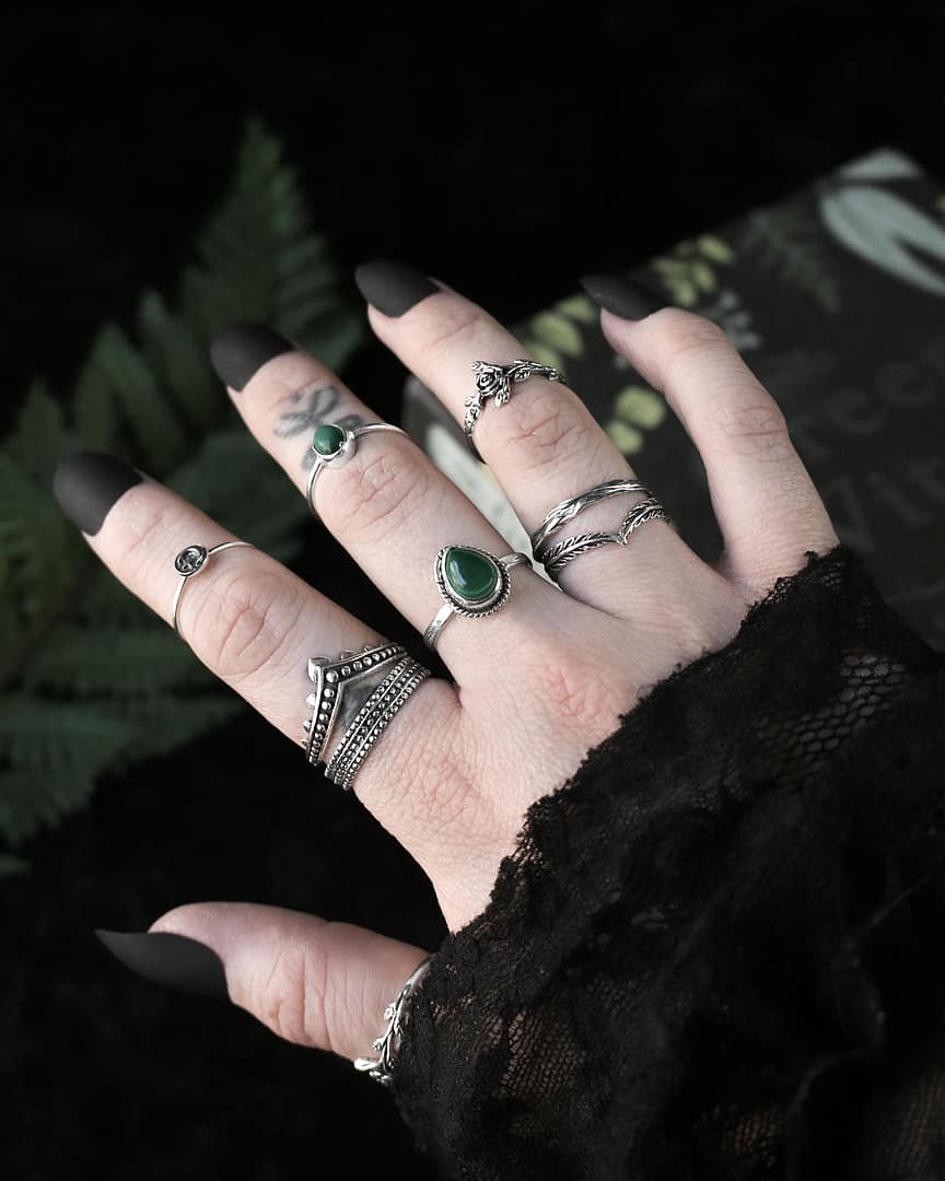 theia-elara-malachite-celestial-new-silver-rings-hellaholics (2) theia-elara-malachite-celestial-new-silver-rings-hellaholics (2)