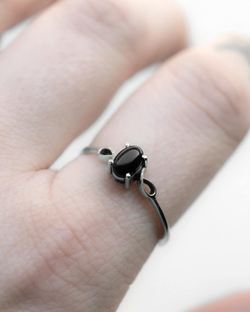 dione-black-onyx-silver-ring-finger-close-up-hellaholics (1) dione-black-onyx-silver-ring-finger-close-up-hellaholics (1)