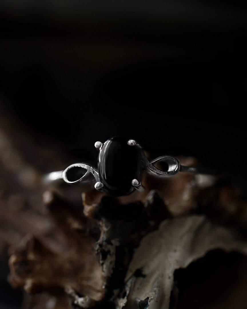 dione-onyx-silver-ring-close-up-hellaholics dione-onyx-silver-ring-close-up-hellaholics