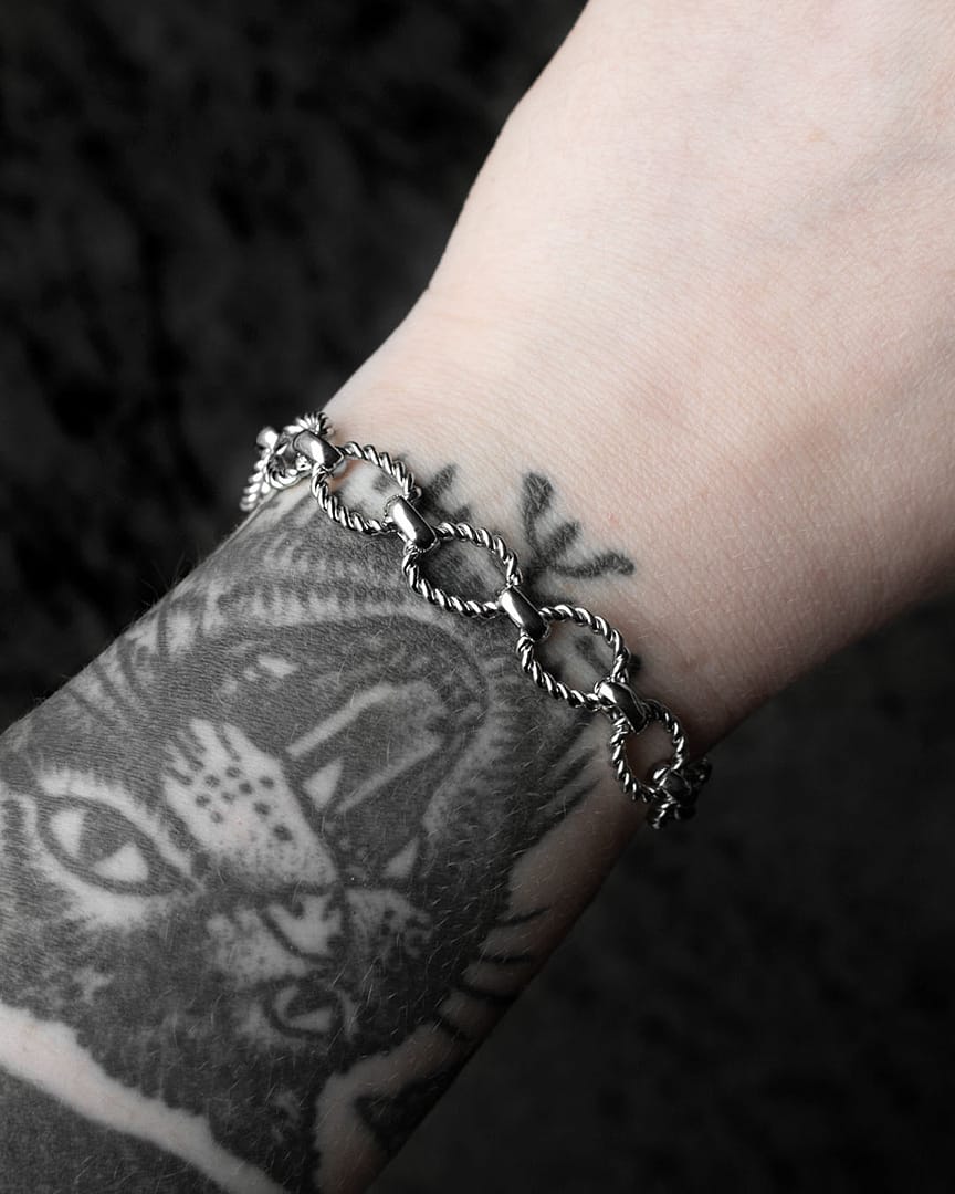 harper-stainless-steel-rope-link-bracelet-hellaholics-on-wrist harper-stainless-steel-rope-link-bracelet-hellaholics-on-wrist