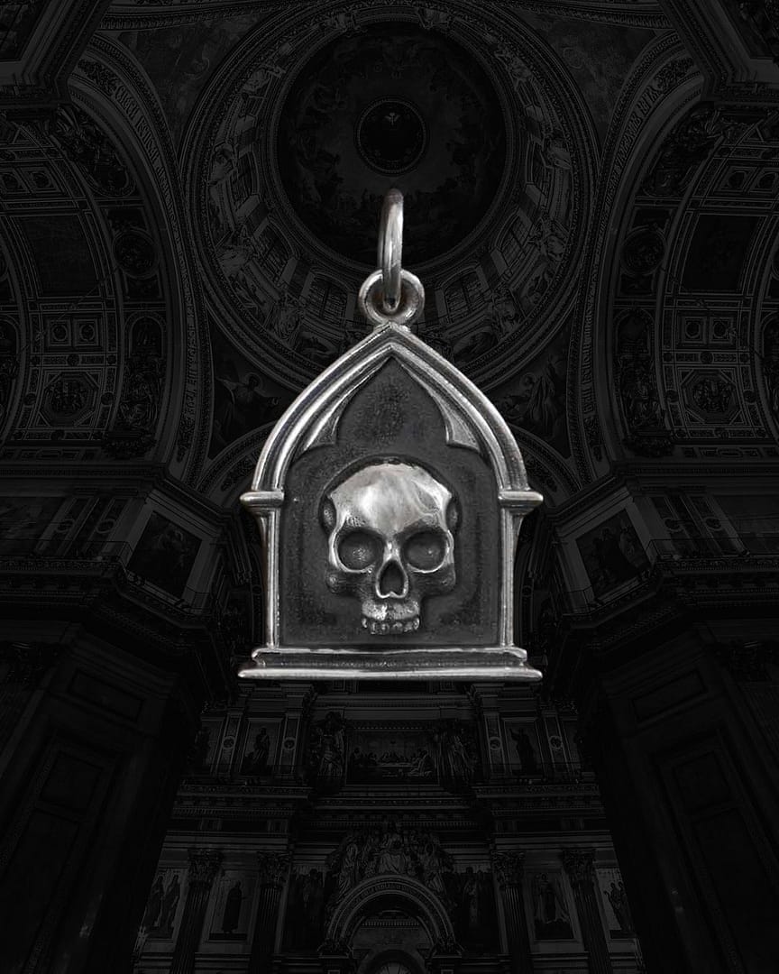 gothic-style-reliquary-skull-silver-pendant-front-hellaholics