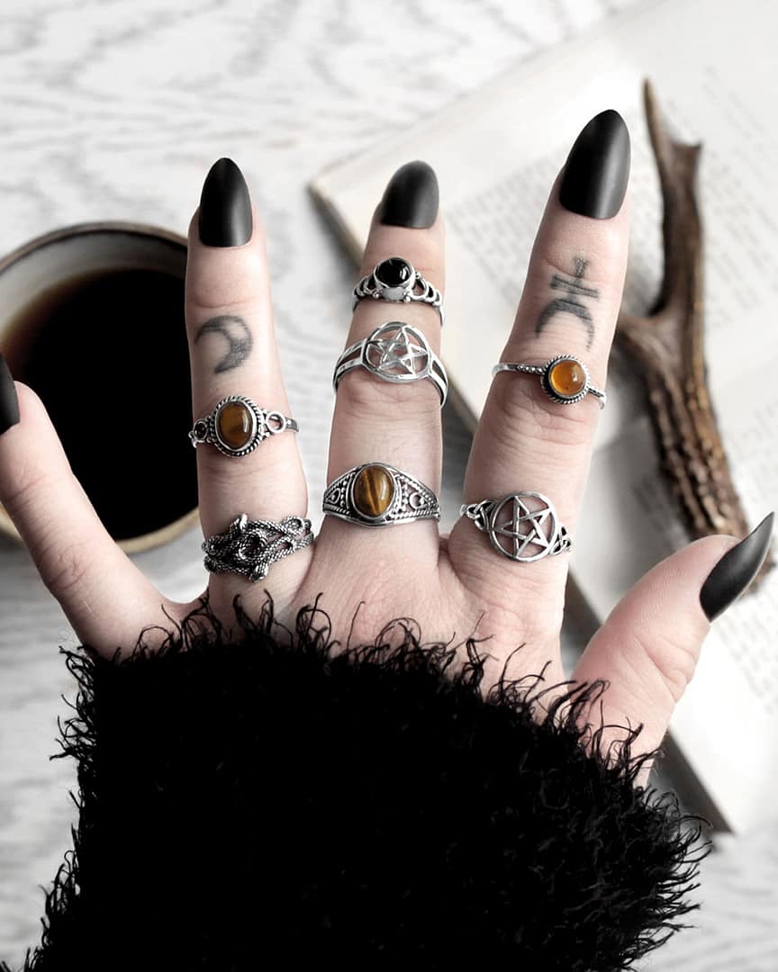 duo-snake-aelia-avila-tiger-eye-pagan-pentagram-audra-onyx-theia-amber-silver-rings-mix-hellaholics duo-snake-aelia-avila-tiger-eye-pagan-pentagram-audra-onyx-theia-amber-silver-rings-mix-hellaholics
