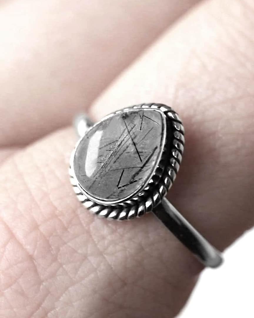 elara-rutile-silver-ring-model-close-up-hellaholics elara-rutile-silver-ring-model-close-up-hellaholics