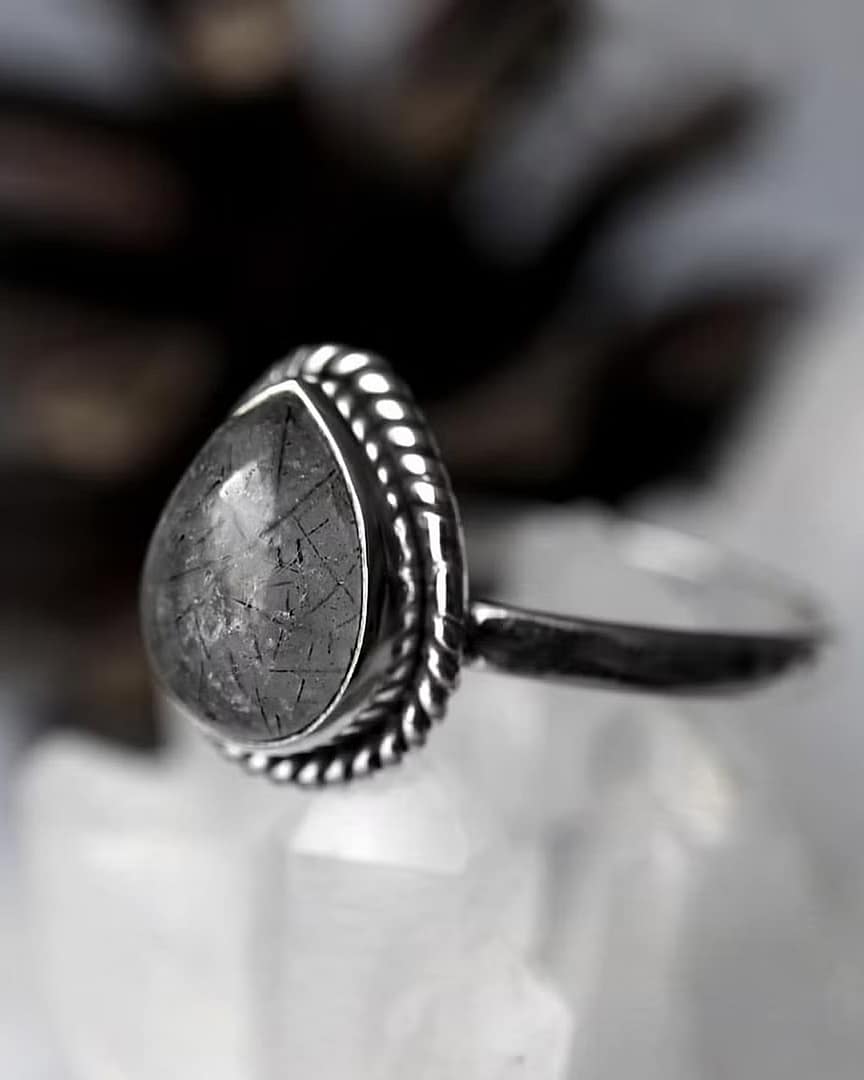 elara-rutile-silver-ring-mood-light-hellaholics elara-rutile-silver-ring-mood-light-hellaholics