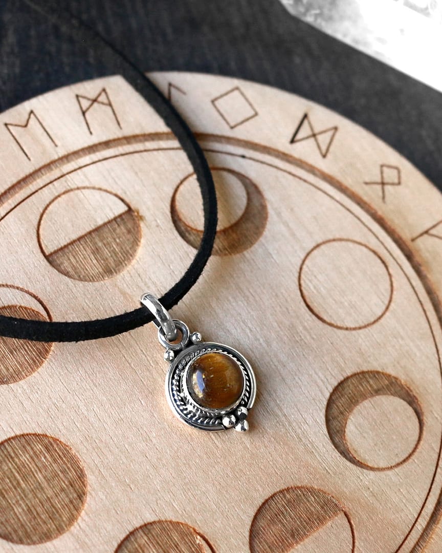 riya-tiger-eye-silver-choker-moon-phase-mood-hellaholics riya-tiger-eye-silver-choker-moon-phase-mood-hellaholics