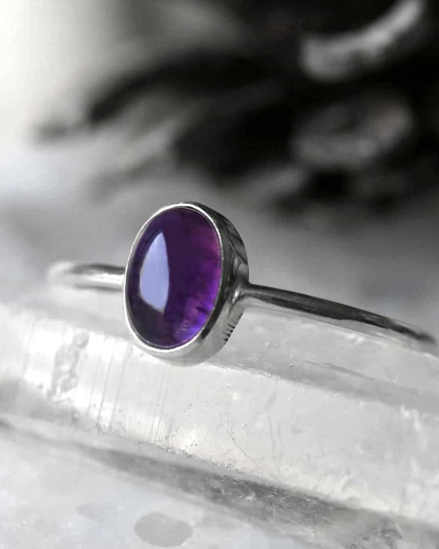 theia-amethyst-silver-ring-mood-light-hellaholics theia-amethyst-silver-ring-mood-light-hellaholics