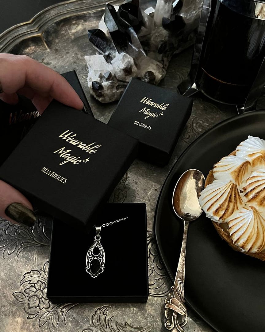 lid-necklace-in-black-gift-box-medium-hellaholics lid-necklace-in-black-gift-box-medium-hellaholics
