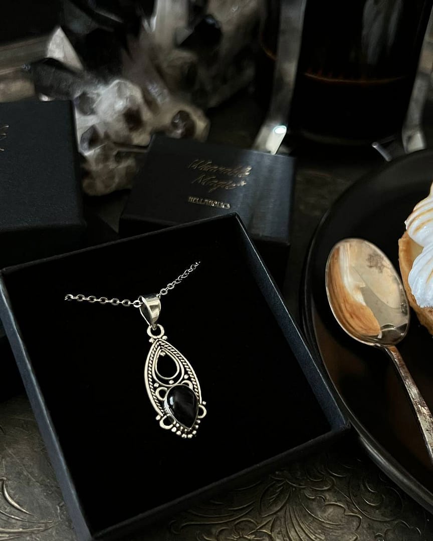 necklace-in--black-gift-box-medium-hellaholics necklace-in--black-gift-box-medium-hellaholics