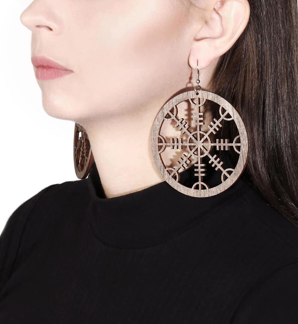 model-helm-of-awe-wooden-earrings-brown-hellaholics